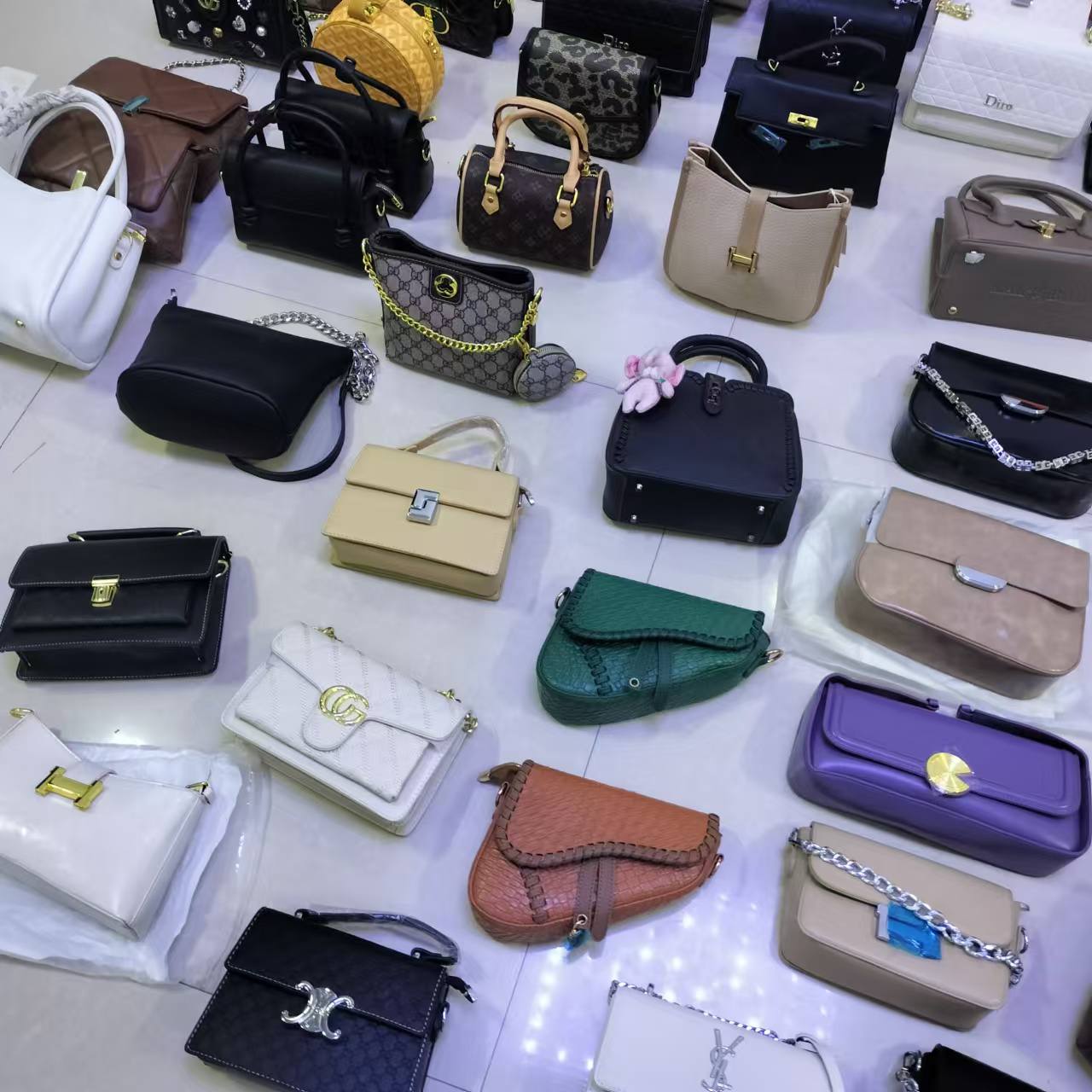 Authentic Luxury bags for ladies. (MOQ - 250pcs)