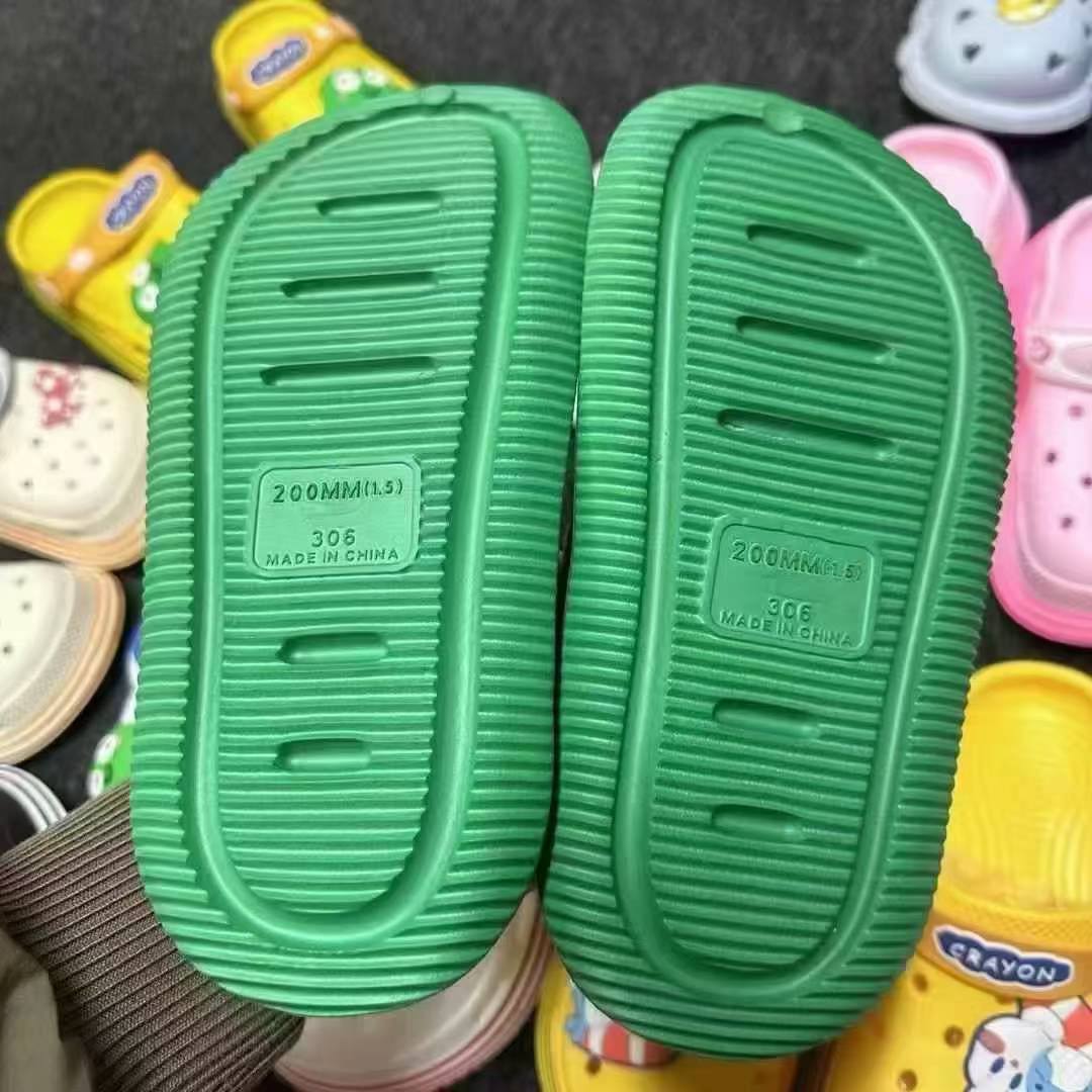 kids Croc slippers many colors (MOQ - 1200pcs)