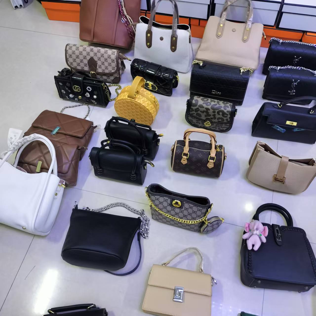 Authentic Luxury bags for ladies. (MOQ - 250pcs)