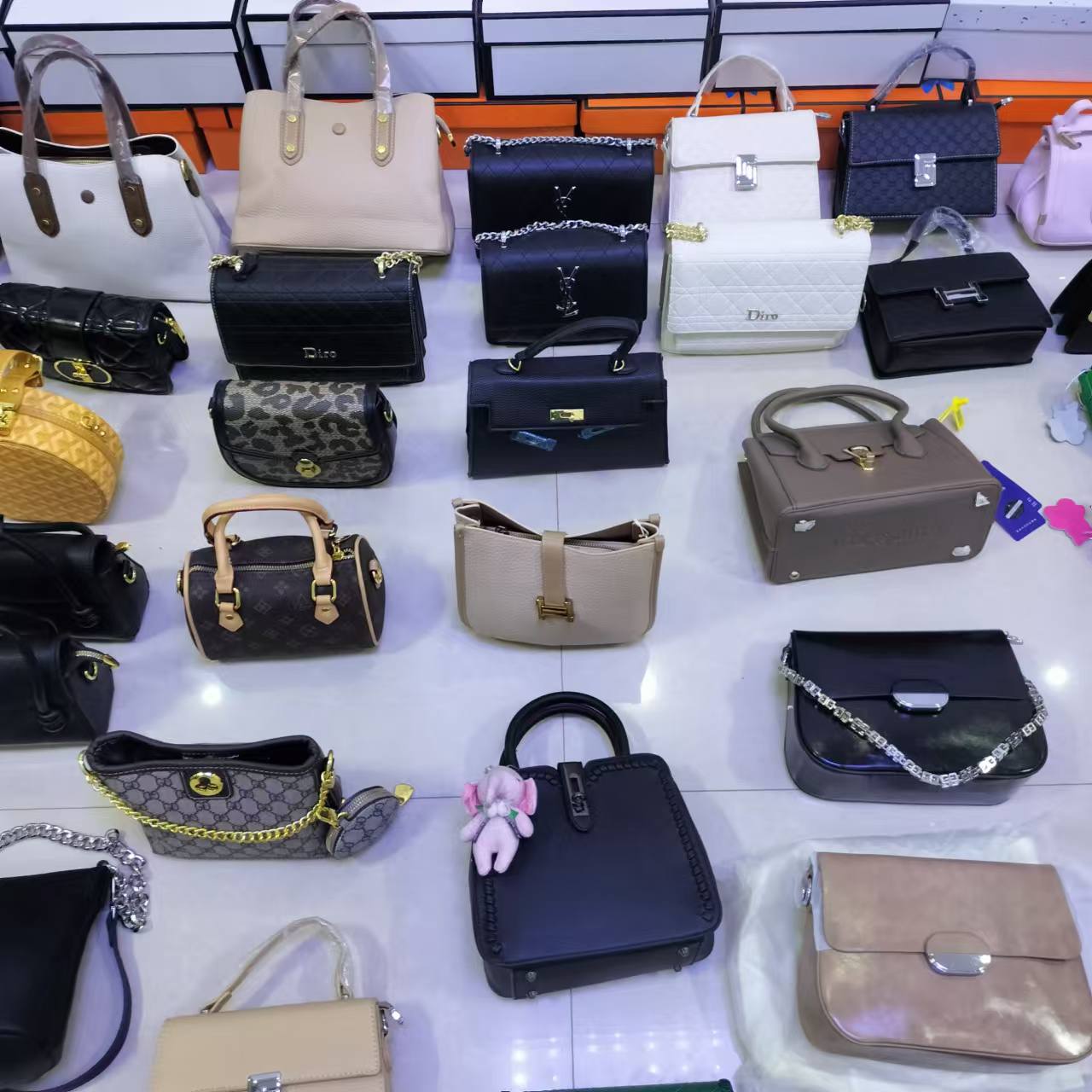 Authentic Luxury bags for ladies. (MOQ - 250pcs)